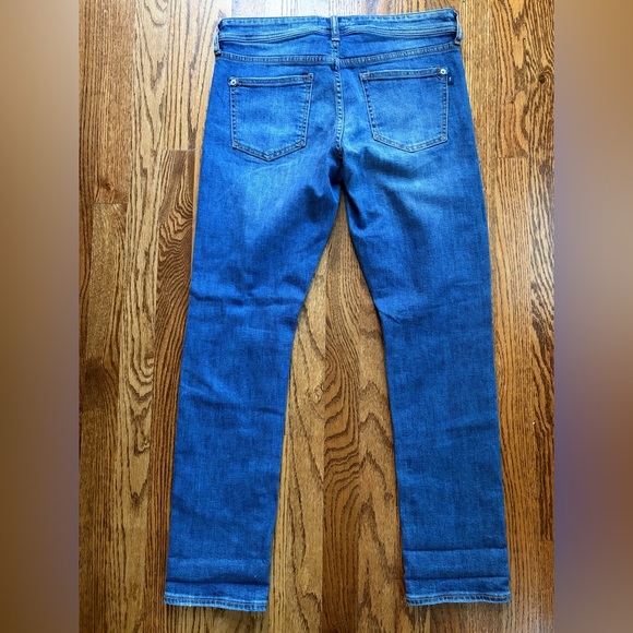 Pilcro Slim Boyfriend Crop Distressed Mid-Rise Med Wash Jeans
Size 27 - Picture 4 of 13